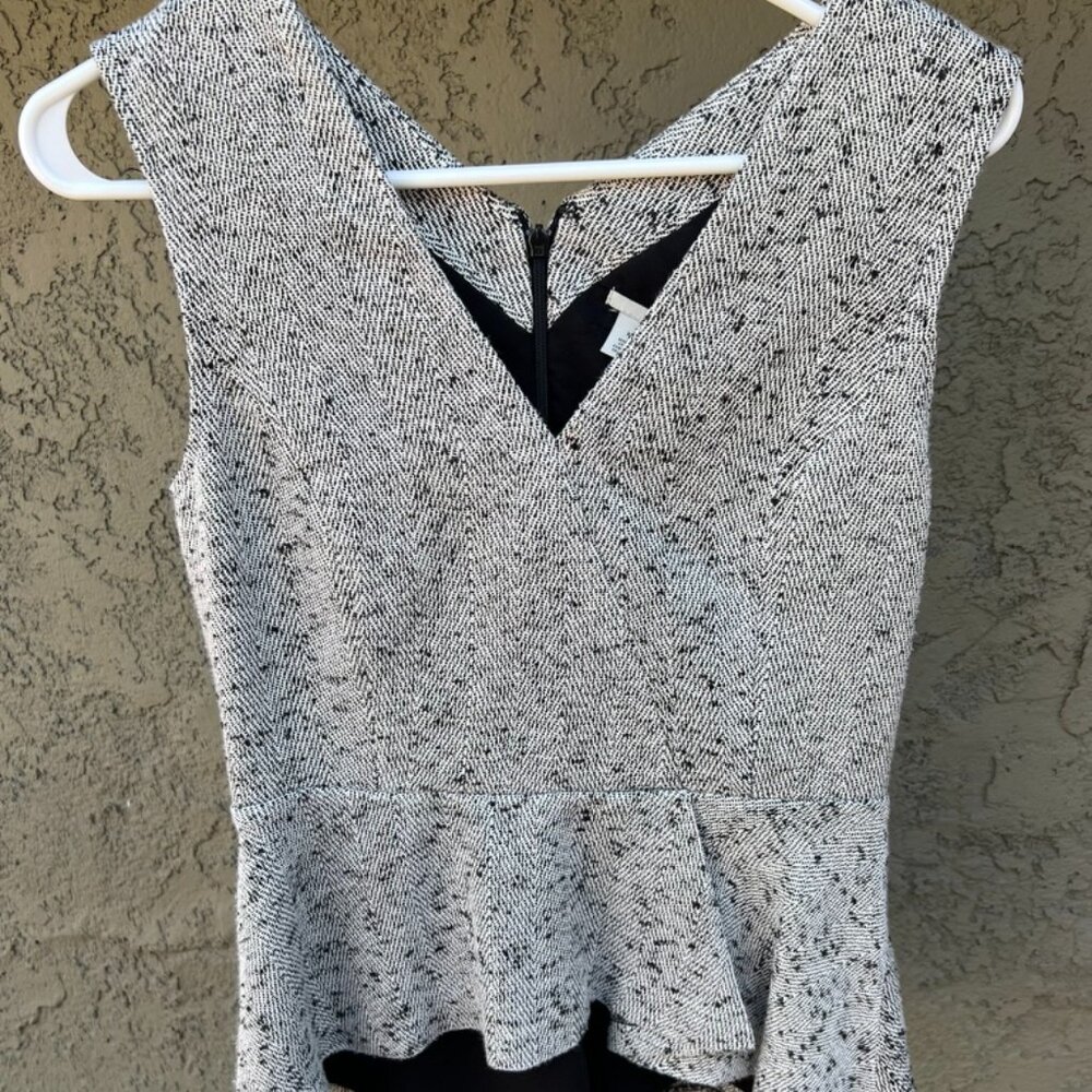 Halogen (Nordstrom) Gray (white /black) Peplum Sleeveless Top
